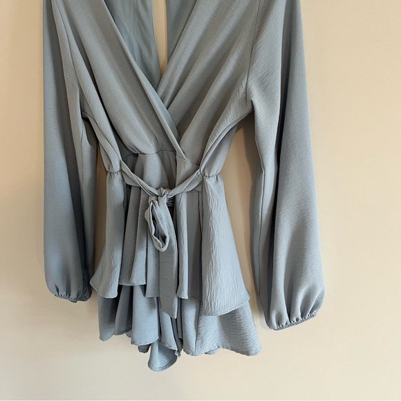 altar’d state Women’s Tiered Ruffle Romper size Large Tie Front Whimsy - Picture 7 of 11